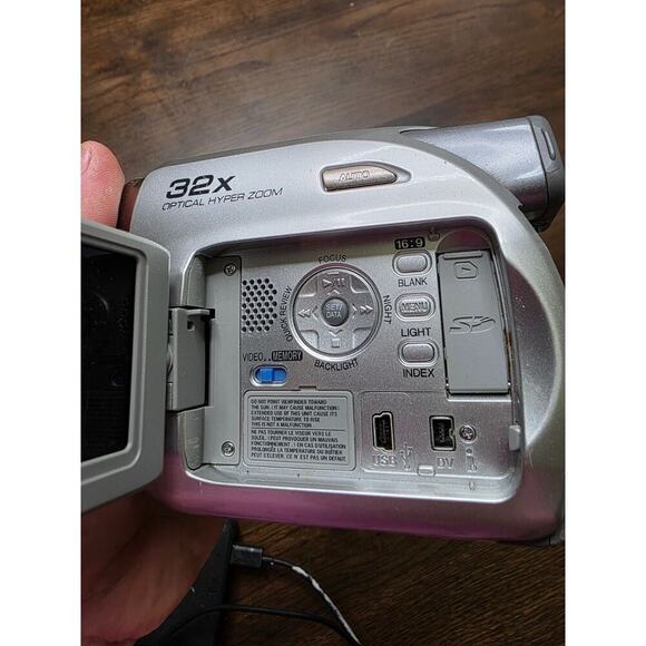 JVC Digital Video Camera GR-D395U 32X Optical Zoom Mini DV Wide Mode Silver W/ S - Picture 8 of 16